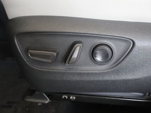 Used 2024 Toyota Grand Highlander AWD image 13