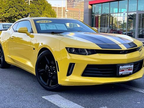 Used 2018 Chevrolet Camaro LT w/ Technology Package RWD image 2