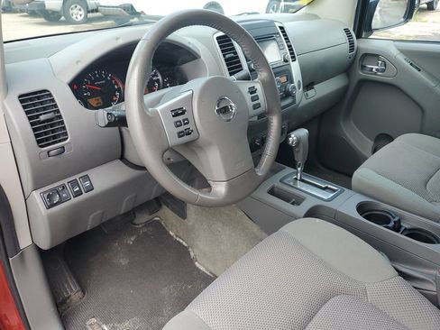 Used 2016 Nissan Frontier SV w/ SV Value Truck Package AWD/4WD image 8