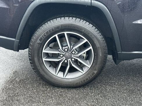 Used 2019 Jeep Grand Cherokee Limited image 22
