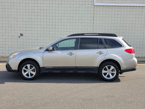 Used 2014 Subaru Outback 2.5i Limited w/ Moonroof Package AWD/4WD image 4