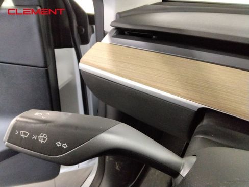 Used 2022 Tesla Model Y Performance image 12