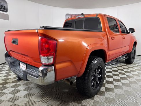 Used 2017 Toyota Tacoma SR5 w/ Tow Package image 3