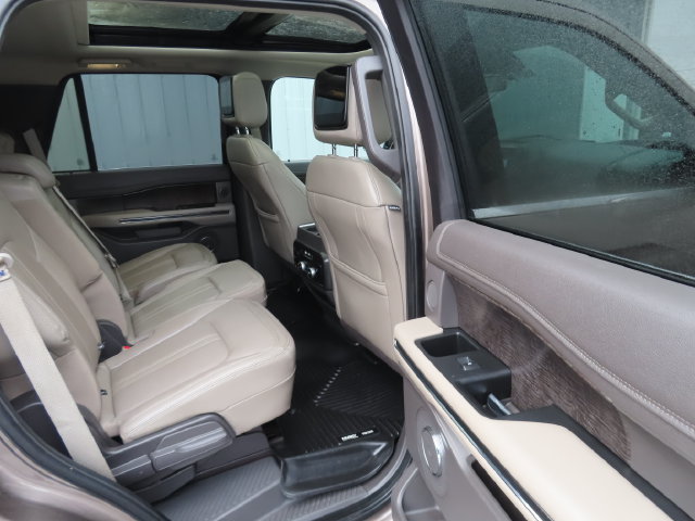 Used 2019 Ford Expedition Limited w/ Equipment Group 302A AWD/4WD image 30