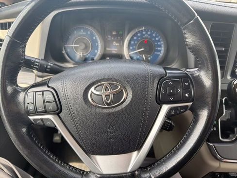 Used 2019 Toyota Sienna XLE w/ XLE Navigation Package AWD/4WD image 11
