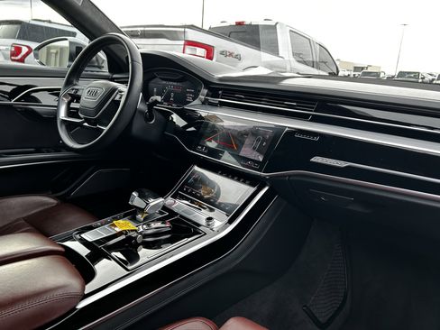 Used 2020 Audi S8 L image 15