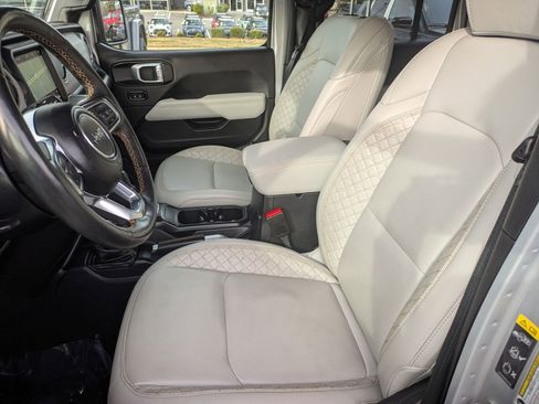 Used 2022 Jeep Wrangler Unlimited Sahara image 21