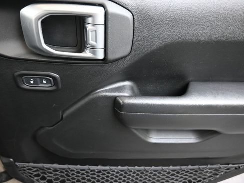 Used 2020 Jeep Gladiator Sport w/ Quick Order Package 24S image 11