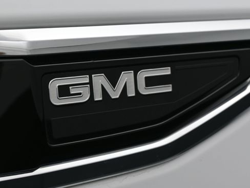 Used 2024 GMC Yukon XL SLT image 16