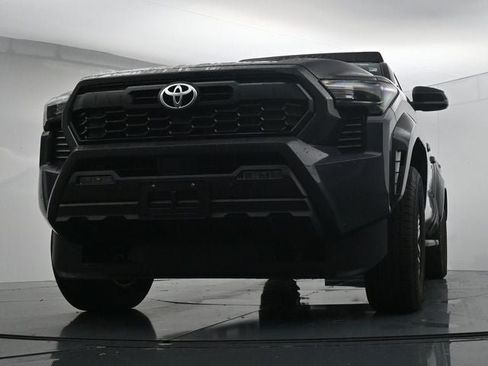 Used 2024 Toyota Tacoma TRD Sport w/ TRD Sport Upgrade Package AWD/4WD image 31