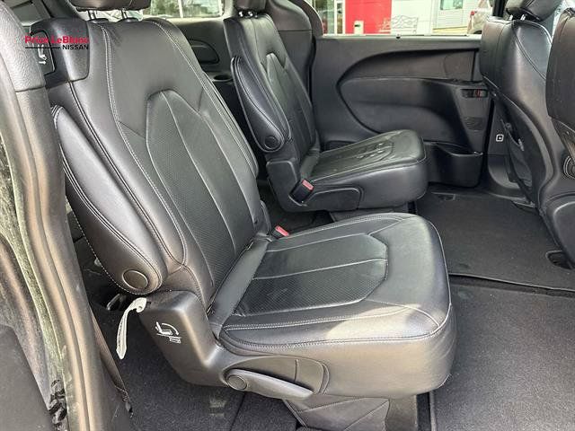Used 2021 Chrysler Pacifica Touring-L w/ S Appearance Package FWD image 9