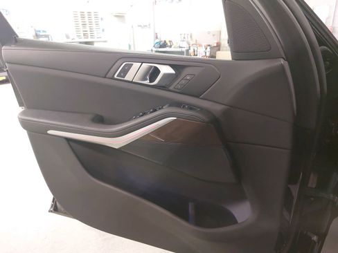 Used 2022 BMW X5 xDrive40i w/ Parking Assistance Package image 29