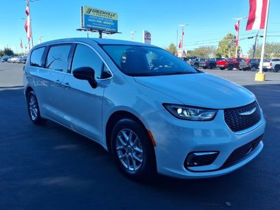 Used 2024 Chrysler Pacifica Touring