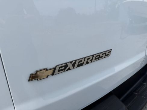 Used 2025 Chevrolet Express 3500 LT w/ LT Preferred Equipment Group RWD image 22