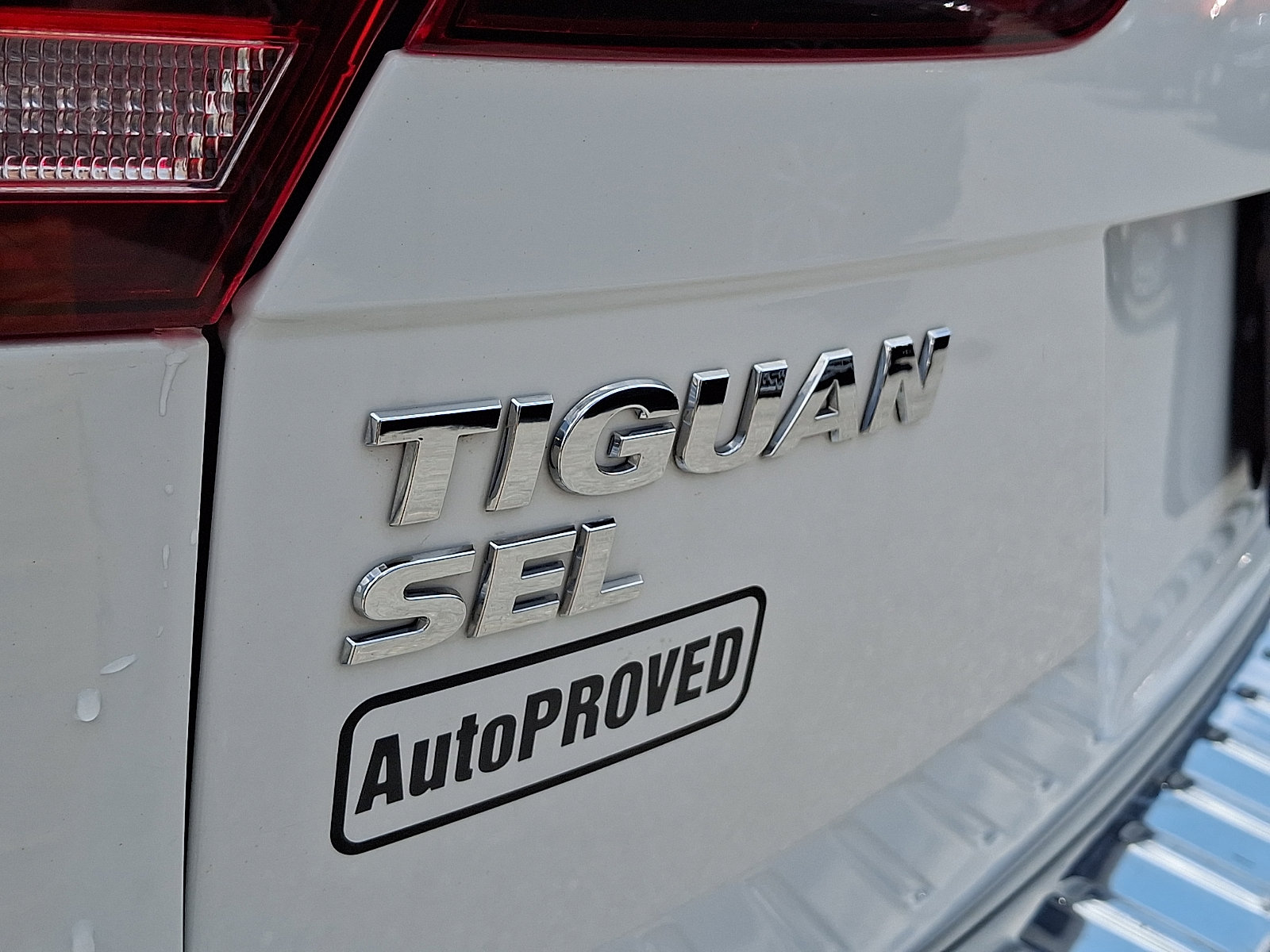 Used 2021 Volkswagen Tiguan SEL AWD/4WD image 29