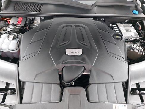 Certified 2023 Porsche Cayenne Platinum Edition AWD/4WD image 33