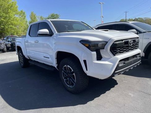 Used 2024 Toyota Tacoma TRD Sport w/ TRD Sport Upgrade Package AWD/4WD image 6