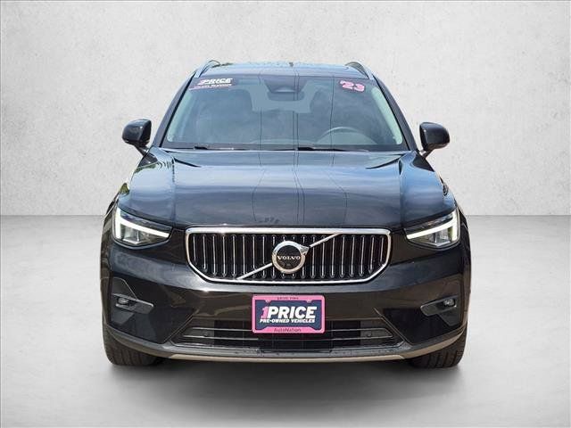 Used 2023 Volvo XC40 B5 Plus w/ Driver Assist Package AWD/4WD image 2