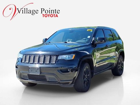 Used 2017 Jeep Grand Cherokee Altitude AWD/4WD image 1