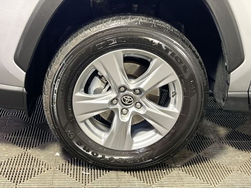 Used 2025 Toyota RAV4 XLE AWD/4WD image 12