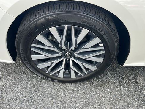 Used 2025 Nissan Altima 2.5 SV image 36