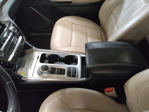 Used 2022 Ford Explorer Limited image 26