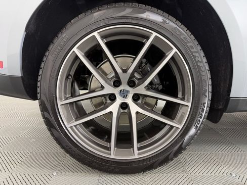 Certified 2026 Porsche Macan AWD/4WD image 13