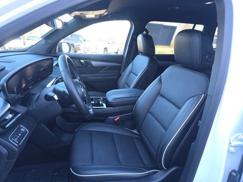 Certified 2025 Buick Enclave Preferred image 9