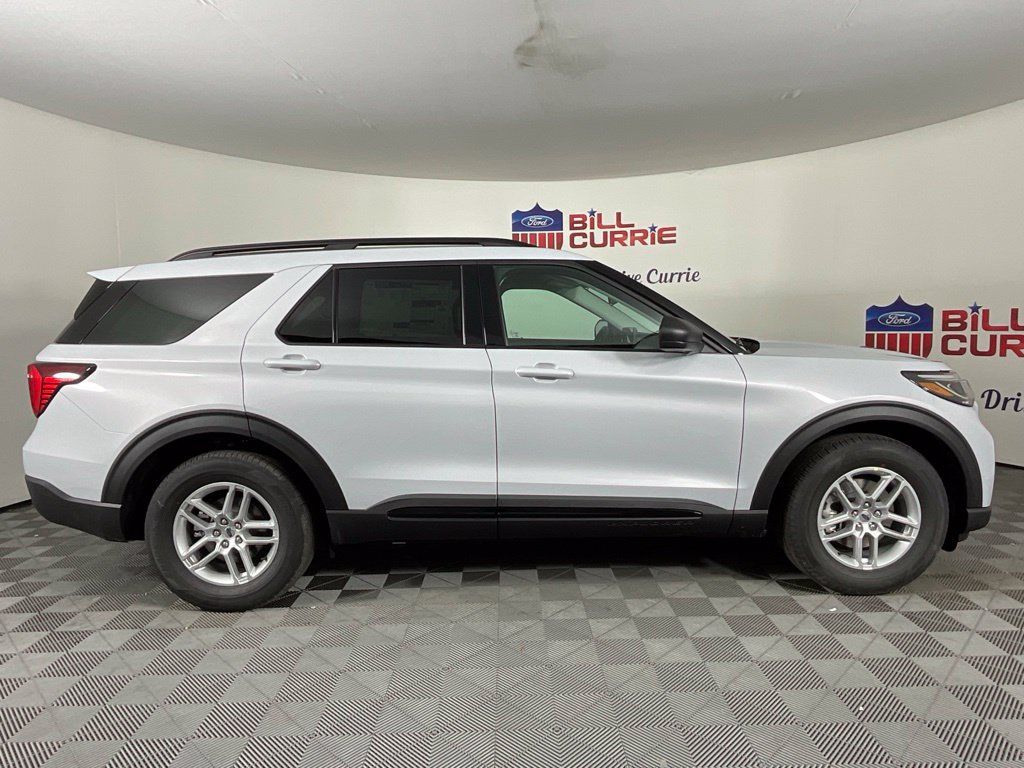 New 2026 Ford Explorer Active RWD image 2
