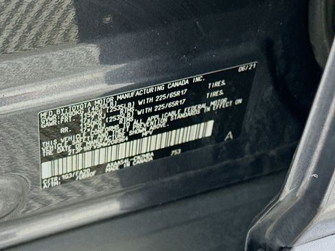 Used 2021 Toyota RAV4 XLE AWD/4WD image 12