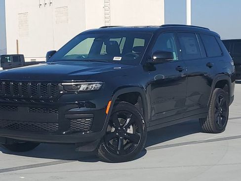New 2025 Jeep Grand Cherokee L Altitude image 35