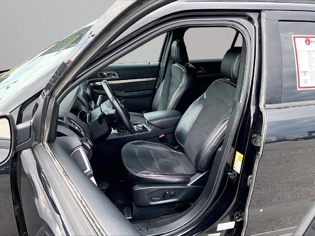 Used 2019 Ford Explorer XLT w/ XLT Sport Appearance Package AWD/4WD image 26