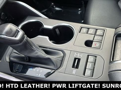 Used 2024 Toyota Highlander XLE image 19