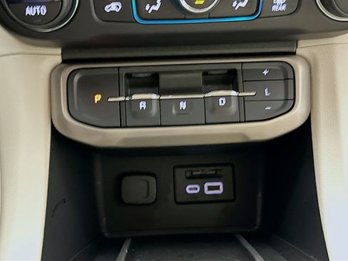 Used 2021 GMC Acadia Denali w/ Denali Technology Package FWD image 25