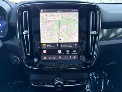 Certified 2025 Volvo XC40 B5 Plus AWD/4WD image 25