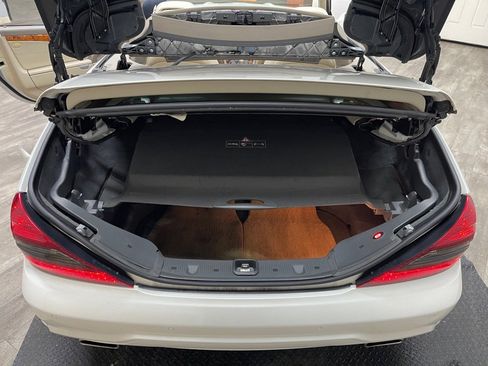 Used 2011 Mercedes-Benz SL 550 550 image 38