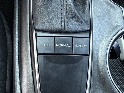 Used 2024 Toyota Camry SE image 20