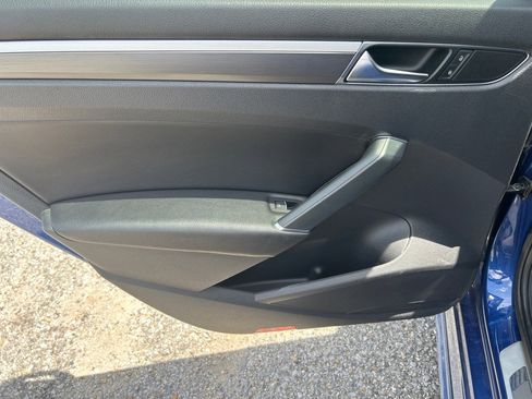 Used 2017 Volkswagen Passat 1.8T R-Line image 14