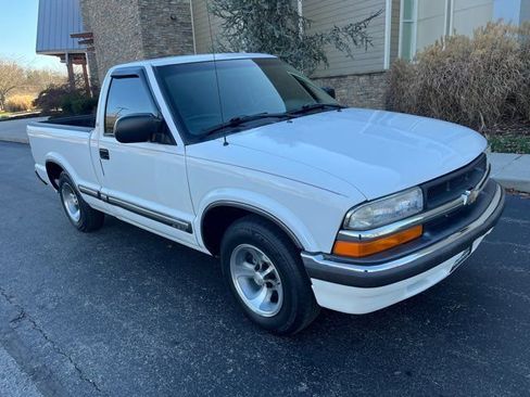 Used 2001 Chevrolet S10 Pickup LS w/ Preferred Equipment Group image 10