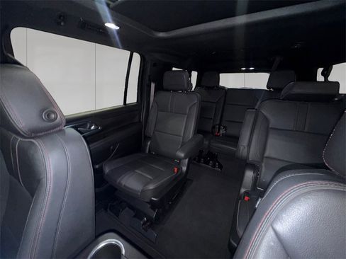 Used 2022 Chevrolet Suburban RST w/ Sport Performance Package image 16