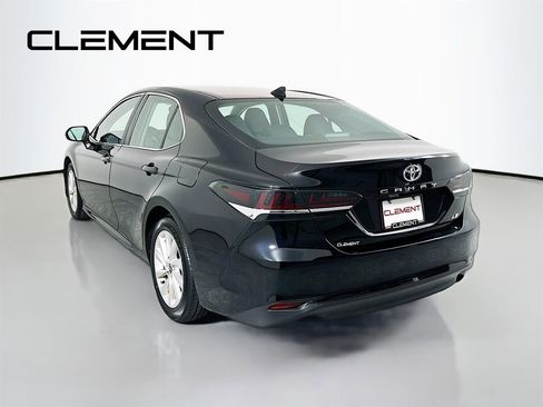 Used 2022 Toyota Camry LE image 8