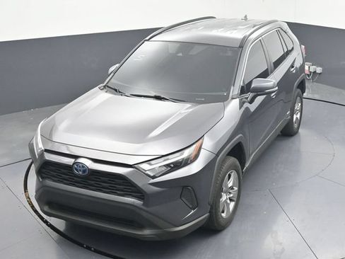 Used 2022 Toyota RAV4 XLE AWD/4WD image 37