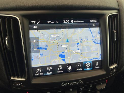 Used 2020 Maserati Levante AWD/4WD image 20