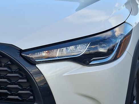 Used 2023 Toyota Corolla Cross LE image 9