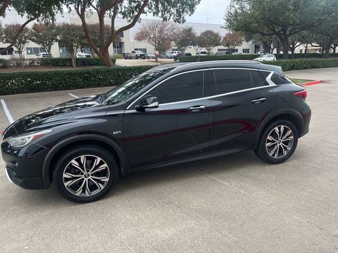 Used 2017 INFINITI QX30 Premium w/ Cargo Package image 5