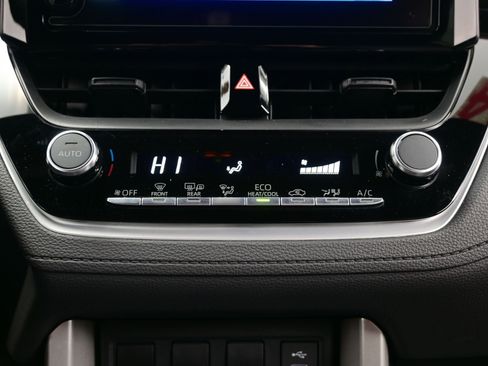 Used 2024 Toyota Corolla Cross SE image 19