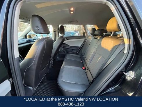 Certified 2022 Volkswagen Taos SE image 11