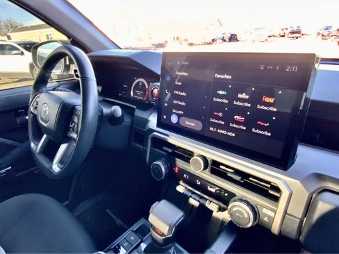 Used 2024 Toyota Tacoma TRD Off-Road image 43