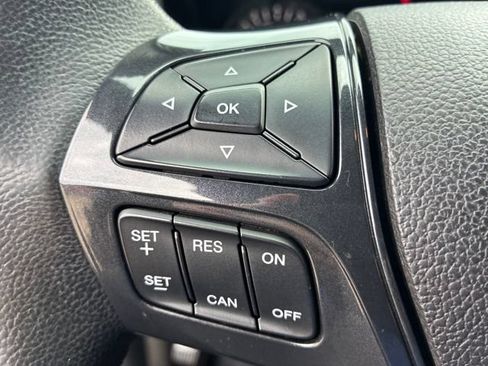Used 2017 Ford Explorer XLT AWD/4WD image 32