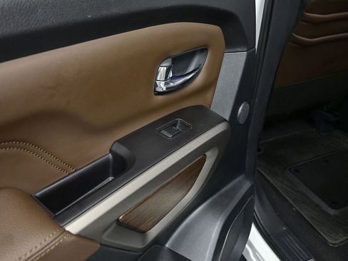 Used 2021 Nissan Titan Platinum Reserve w/ Moonroof Package image 18